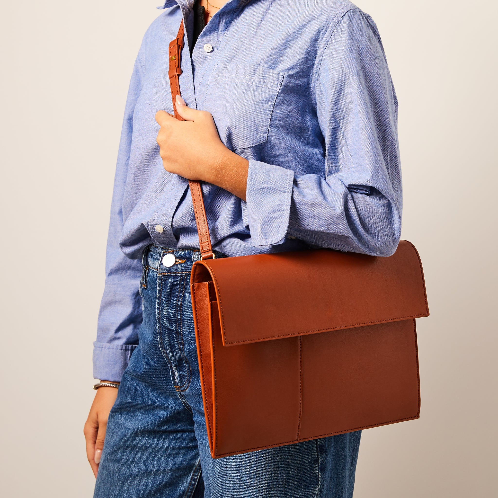 Leather shop folio bag